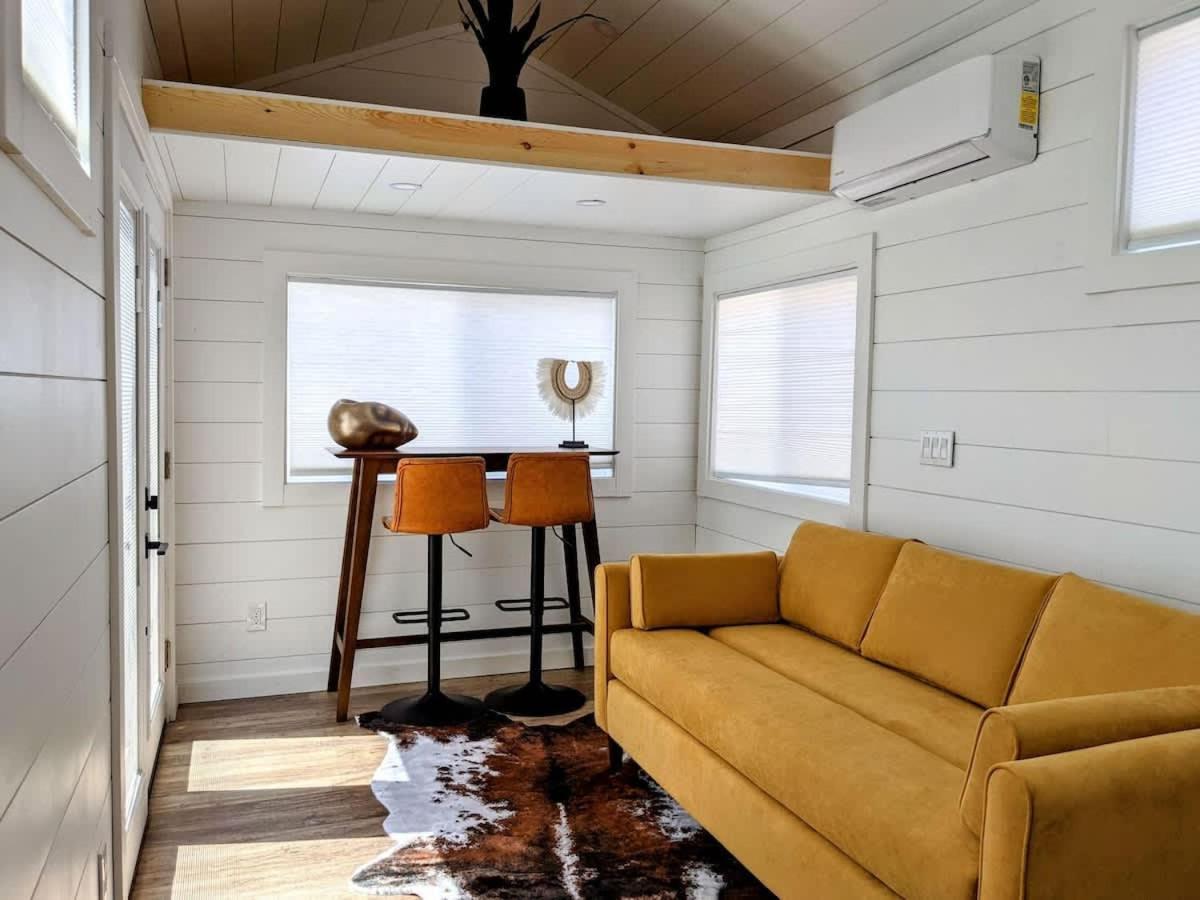 Apartment Collection - The Tiny Saguaro - Walk To Local Shops & Eateries Portland
